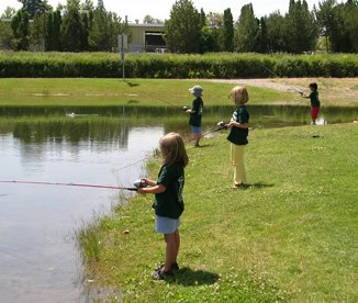 Children-Camp-fishing detski lager ribolov